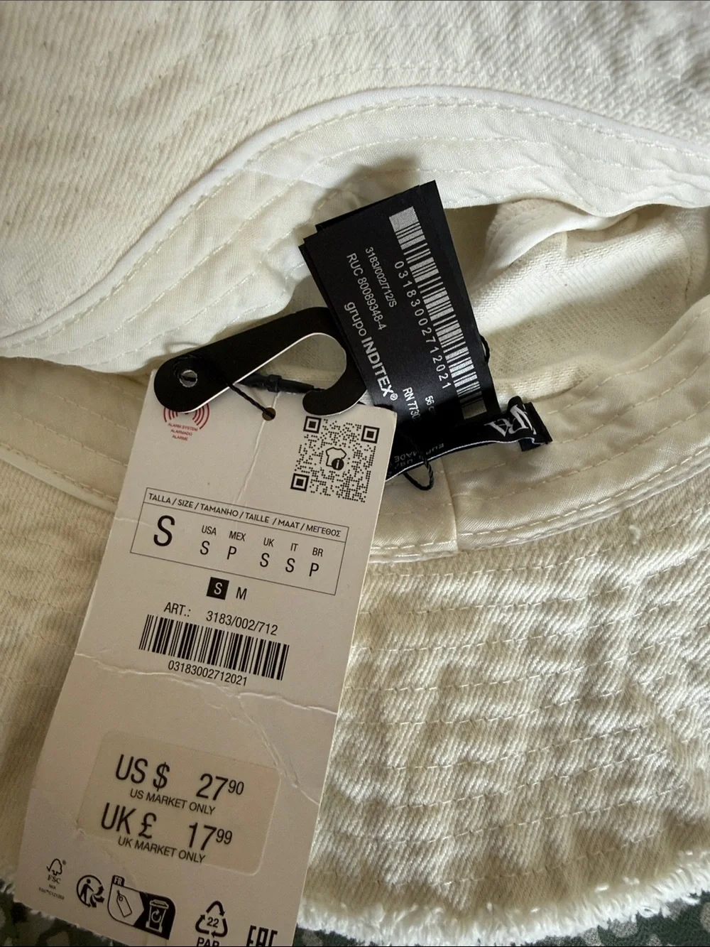Zara white bucket hat